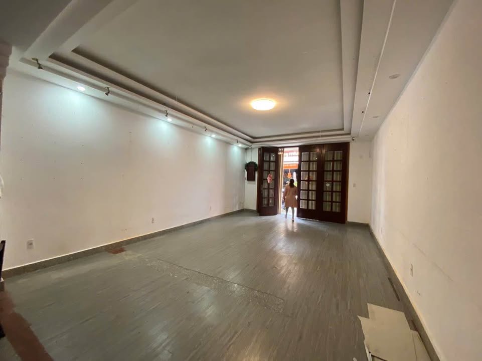 Mặt bằng cho thuê Khu Hòa Bình Đà Lạt 34m² giá 20 triệu - Lối đi riêng và vị trí đắc địa!