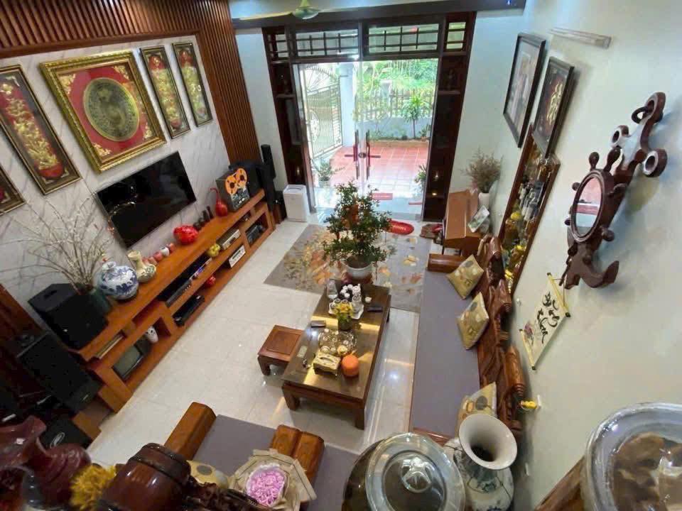 Nhà lô góc 2,5 tầng tại Gia Lộc 93m² giá chỉ 2 tỷ - Thiết kế hiện đại!