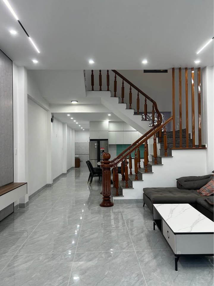 Nhà 2 tầng Hòa Xuân 100m² giá 7.5 tỷ - Thiết kế hiện đại, sẵn sàng vào ở!