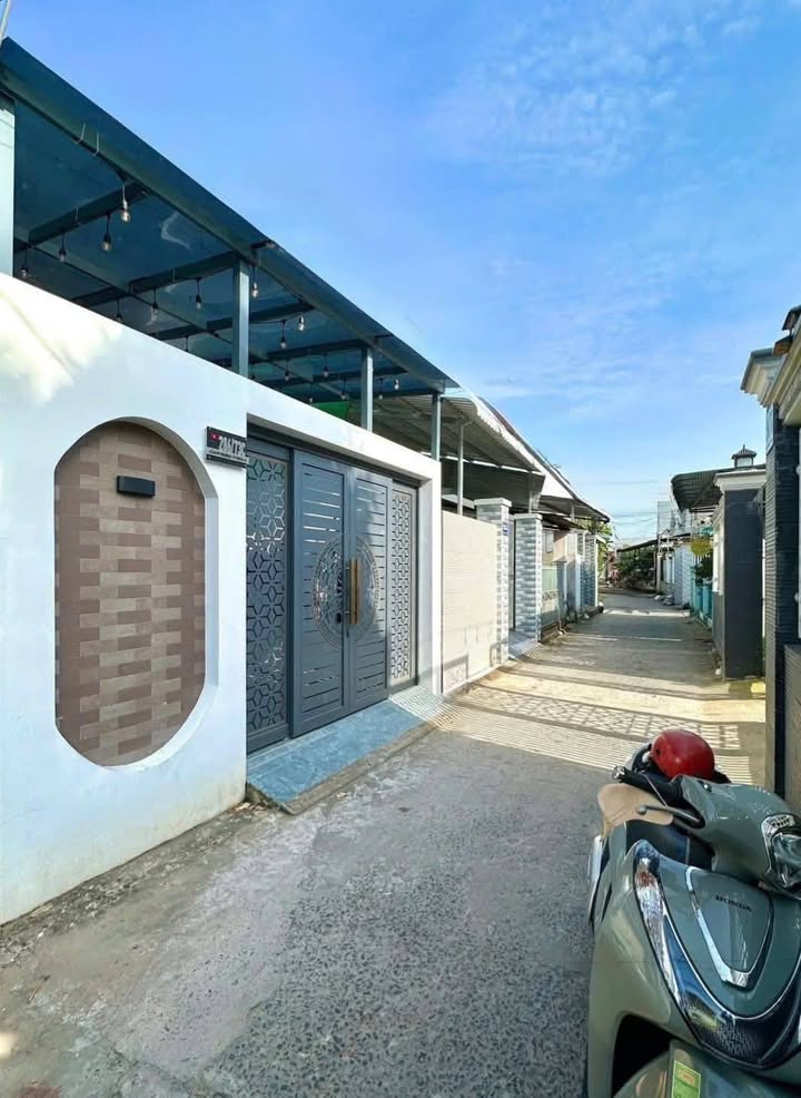 Nhà đẹp hẻm 286 Cách Mạng Tháng 8, Bình Thủy 99m² giá 2.77 tỷ - Sổ đỏ chính chủ!