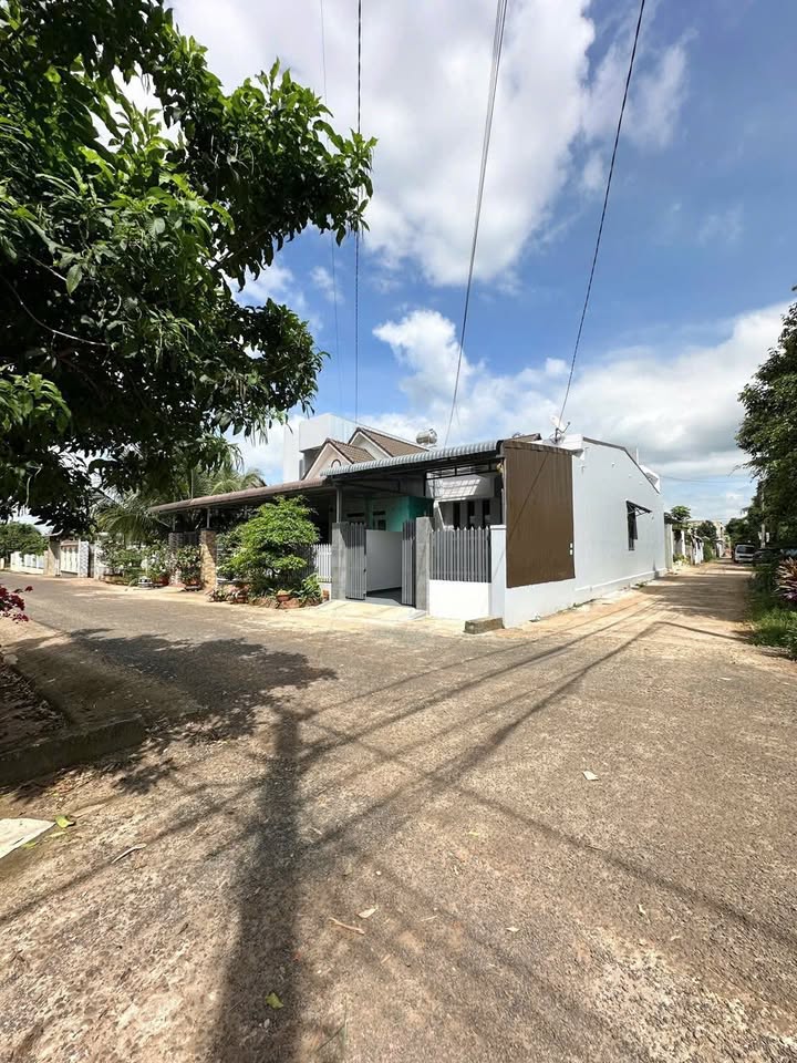 Nhà góc 2 mặt tiền đường K, Buôn Ma Thuột 60m² giá 3.45 tỷ - Sẵn sàng vào ở ngay!