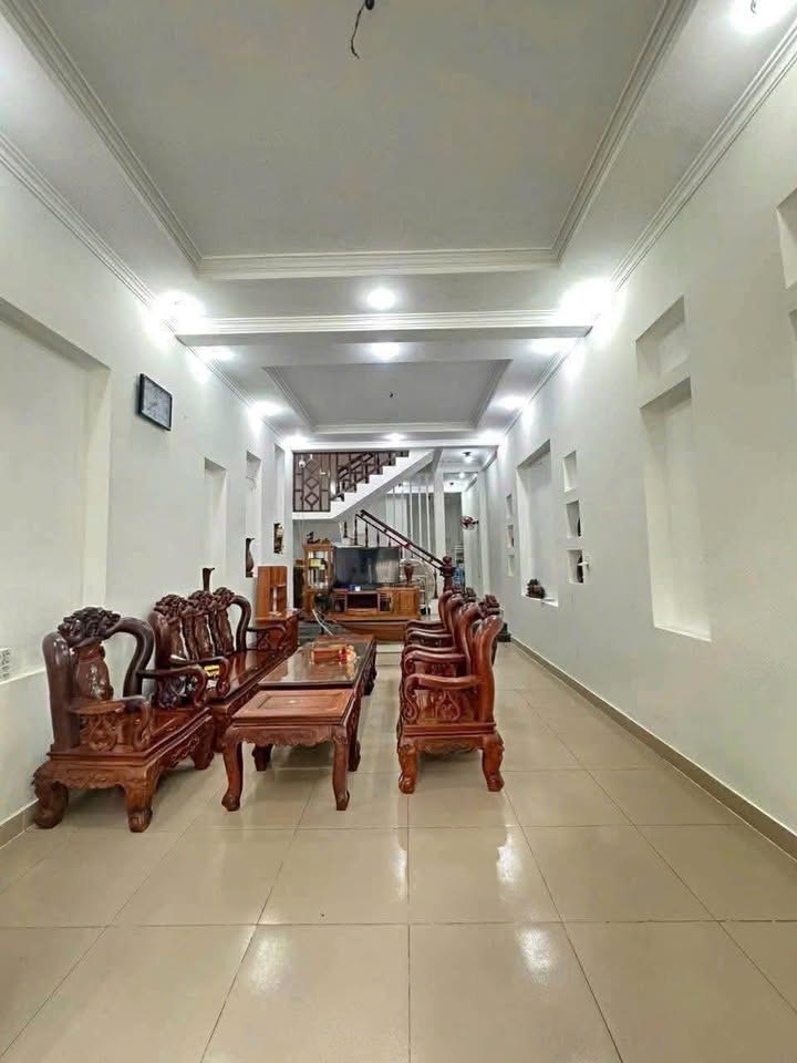 Nhà cho thuê 3 tầng mặt tiền Trần Nguyên Đán 12 triệu - Không thể bỏ lỡ!