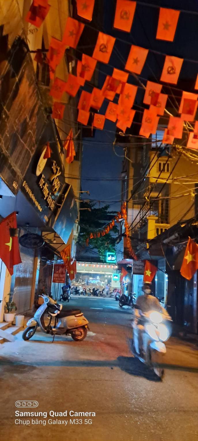 Bán gấp nhà mặt ngõ Đặng Tiến Đông, Đống Đa - 50m² giá 16.9 tỷ, kinh doanh sầm uất!