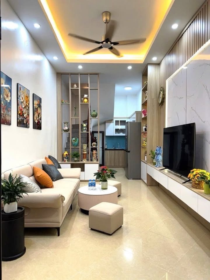 Nhà đẹp Tân Mai 35m² giá 7.3 tỷ - Ô tô đỗ cửa, vào ở ngay!