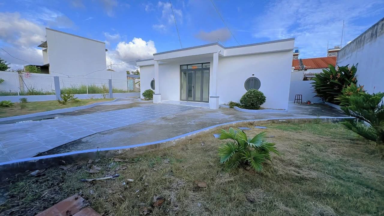 Nhà mặt tiền Kênh Tập Đoàn 1, Phú Tân, 301m² - Cơ hội đầu tư hấp dẫn!