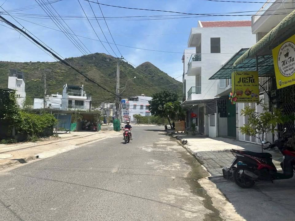 Nhà cấp 4 mặt tiền đường Bùi Huy Bích, Nha Trang 80m² giá 5.5 tỷ - Kinh doanh thuận lợi!