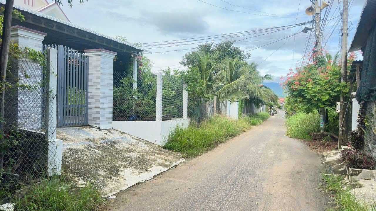 Nhà mới xây mặt tiền đường nhựa Vạn Bình 215m² giá 1.1 tỷ - Sẵn sàng vào ở ngay!