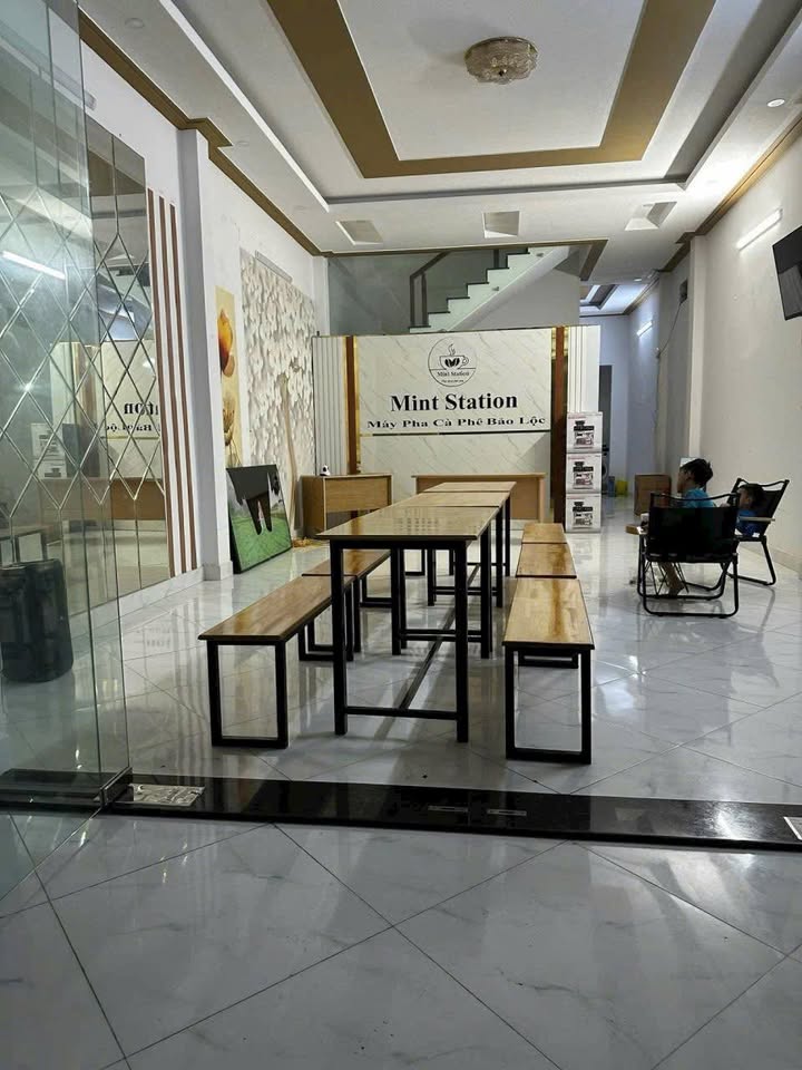 Nhà mặt tiền Lê Văn Tám, Bảo Lộc, 125m² giá 3.99 tỷ - Kinh doanh sầm uất!