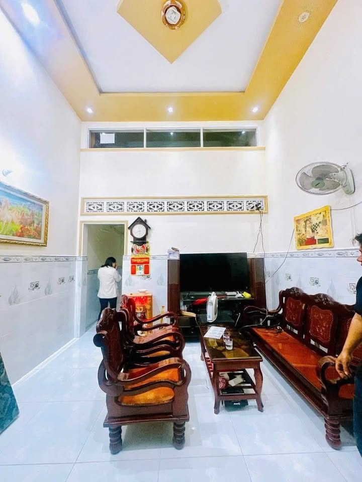 Nhà phố Tân Bình Dĩ An 52m² giá 1.1 tỷ - Sổ Chung chính chủ, an ninh tốt!