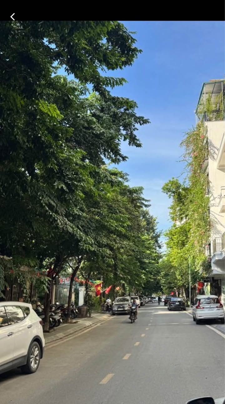 Nhà mặt ngõ Lạc Long Quân, Tây Hồ 25m² giá 11.3 tỷ - Kinh doanh sầm uất!