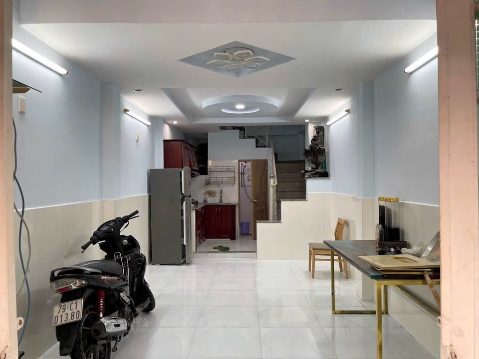 Nhà hẻm xe tải Huỳnh Văn Bánh, Phú Nhuận 31m² giá 7.1 tỷ - Đầu tư sinh lời ngay!