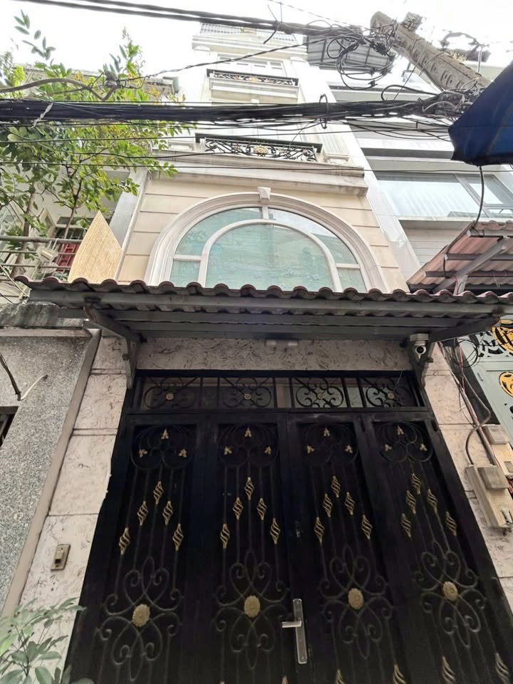 Nhà 5 tầng Quận 4 - 26m² giá 5.79 tỷ - Vị trí đắc địa, phong thủy tốt!