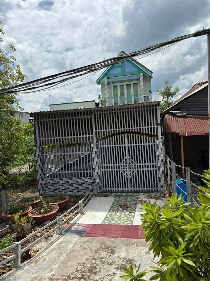Nhà lầu đất vườn 300m² tại ấp 5 Thạnh Lợi, chỉ 1.5 tỷ - Đầu tư sinh lời!