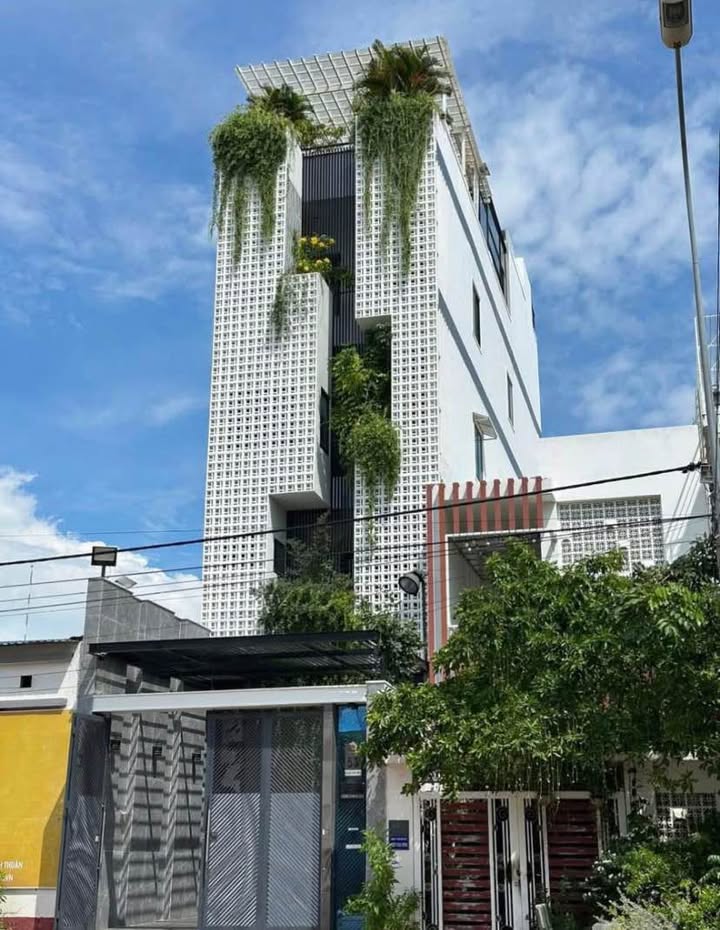 Nhà lầu 4 tầng đường Đặng Thai Mai, Phan Thiết, 152m² giá 8 tỷ - Thiết kế hiện đại, thang máy!