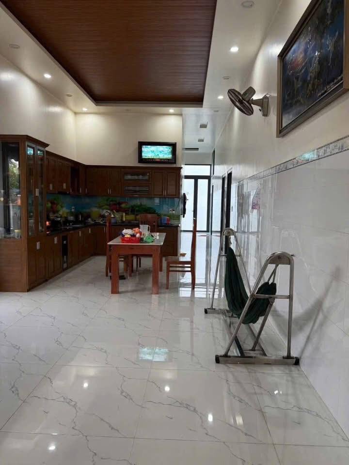 Nhà mái Thái Tân An 348m² giá chỉ 2.7 tỷ - Sẵn sàng vào ở ngay!