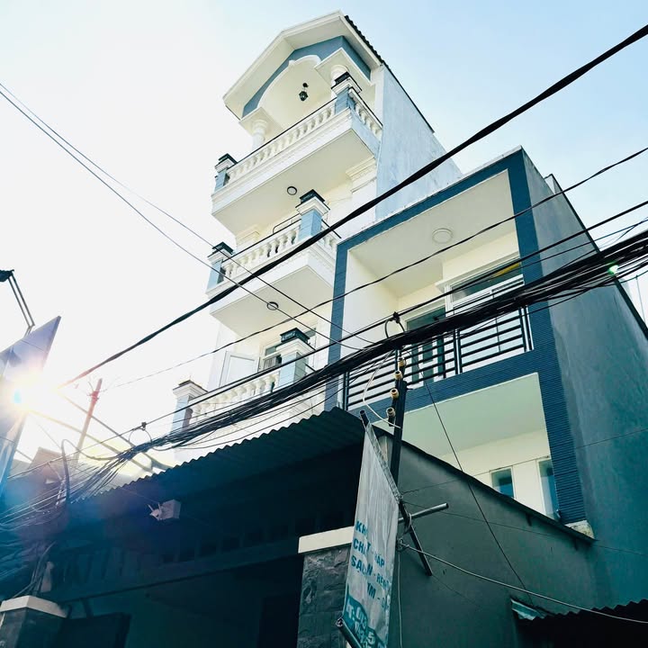 Nhà phố Gò Vấp 3 tầng 3PN, giá 5.88 tỷ - Ô tô vào tận nơi!