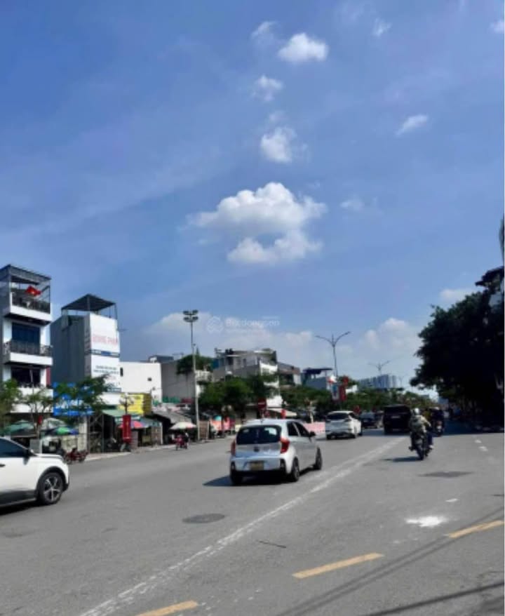 Nhà mặt đường Hồ Sen, Hải Phòng 30m² giá chỉ 10 triệu - Kinh doanh thuận lợi!