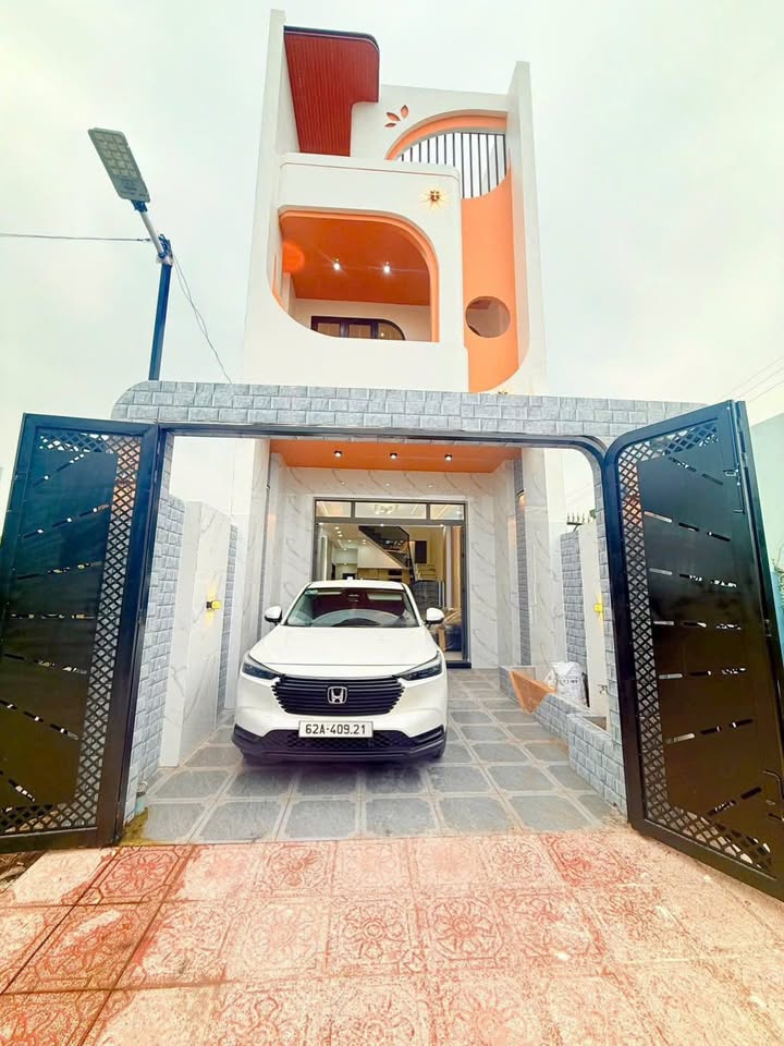 Nhà Lầu mới xây 102m² tại Cần Đước, Long An - Thiết kế hiện đại, giá chỉ 2.89 tỷ!