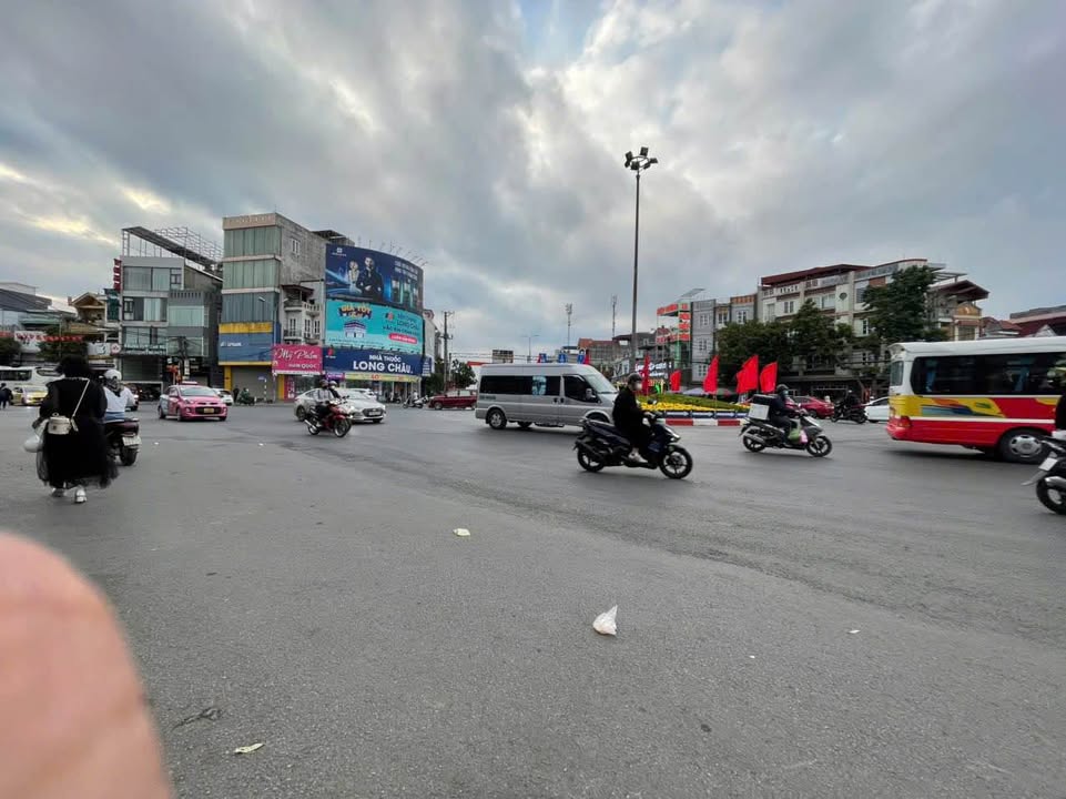 Nhà 3 Tầng Hồng Thái 52m² giá 2.15 tỷ - Sổ đỏ chính chủ, ô tô đỗ cửa