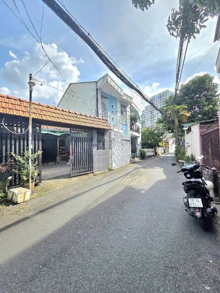 Nhà riêng Thủ Đức 120m² giá 7.8 tỷ - Bán gấp hàng hiếm gần Gigamall!