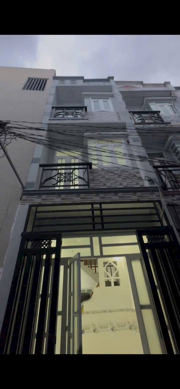 Nhà phố Hiệp Thành, quận 12, 28m² giá 1.85 tỷ - Ô tô đỗ cửa, sổ hồng đồng sở hữu!