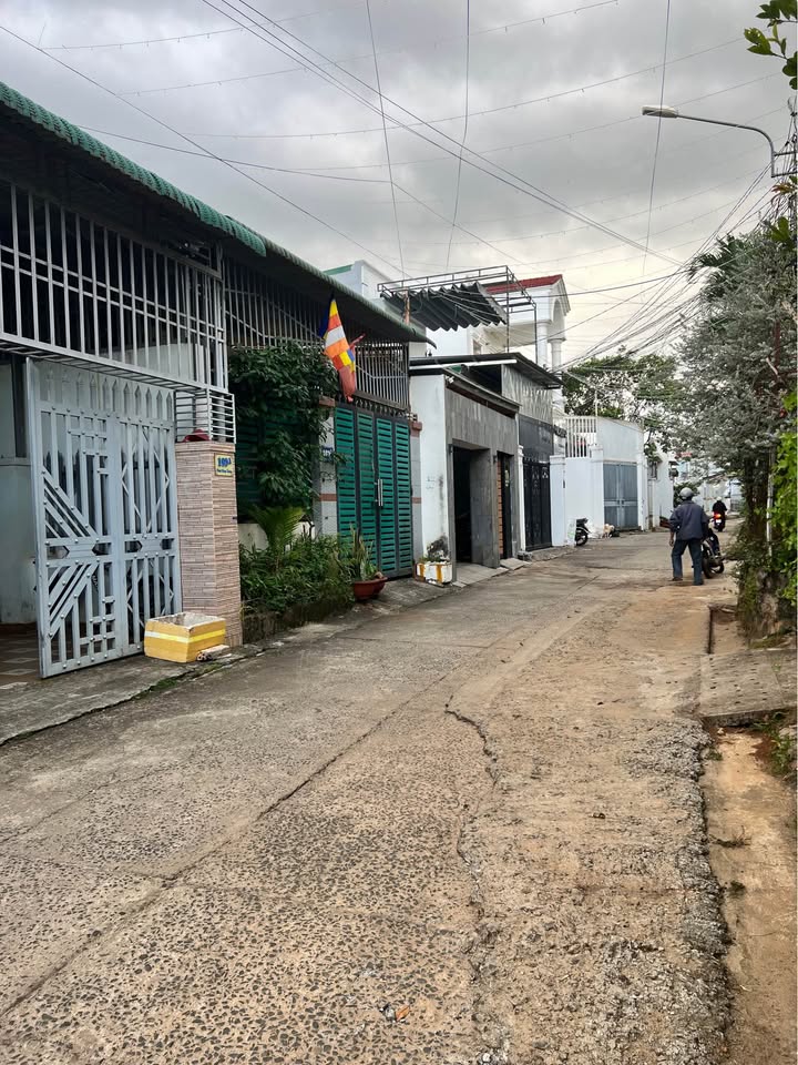 Lô đất thổ cư 100m² tại Đinh Công Tráng, Buôn Ma Thuột - Giá chỉ 2.35 tỷ!