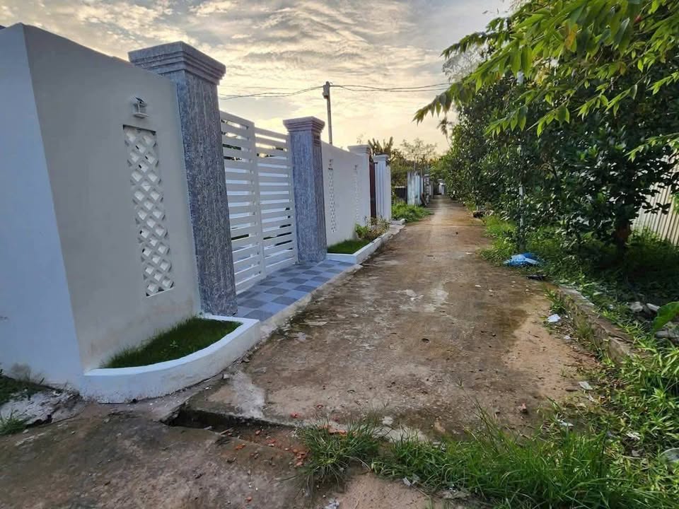 Nhà góc 2 mặt tiền tại Phú Nhuận, Bến Tre 160m² giá 1.69 tỷ - Chính chủ bán gấp!