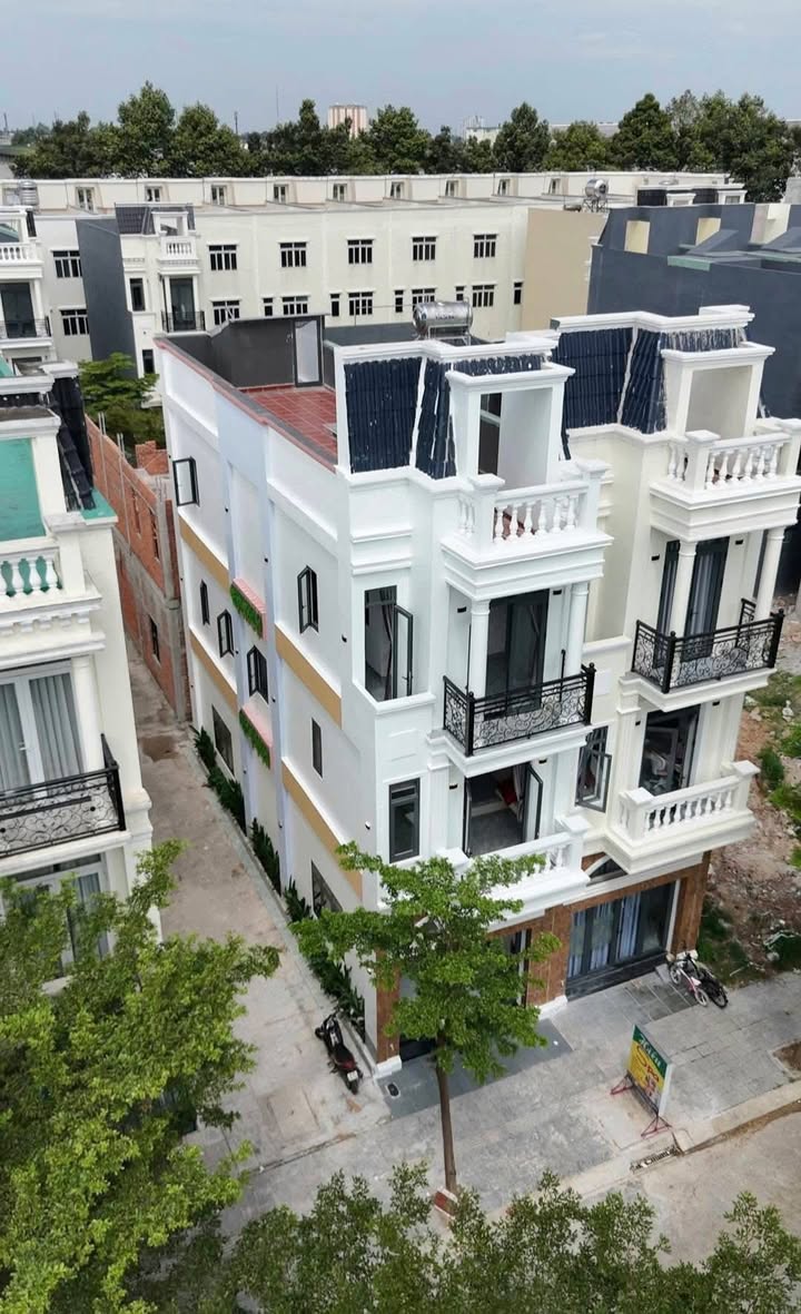 Nhà 2 mặt tiền Tân Đông Hiệp, Dĩ An 60m² giá 5.8 tỷ - Sẵn sàng vào ở!