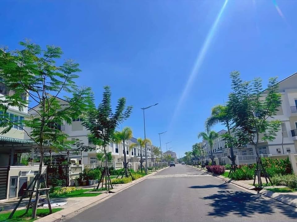 Townhouse Vườn Thiên Đàng 2, Bến Cát, 100m², Giá 2 tỷ - Sẵn sàng vào ở!