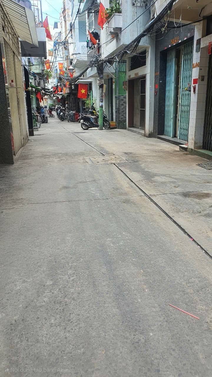 Nhà hẻm Ba Tháng Hai, Quận 11, 38.5m² giá 6 tỷ - Tiềm năng sửa chữa hoặc xây mới!