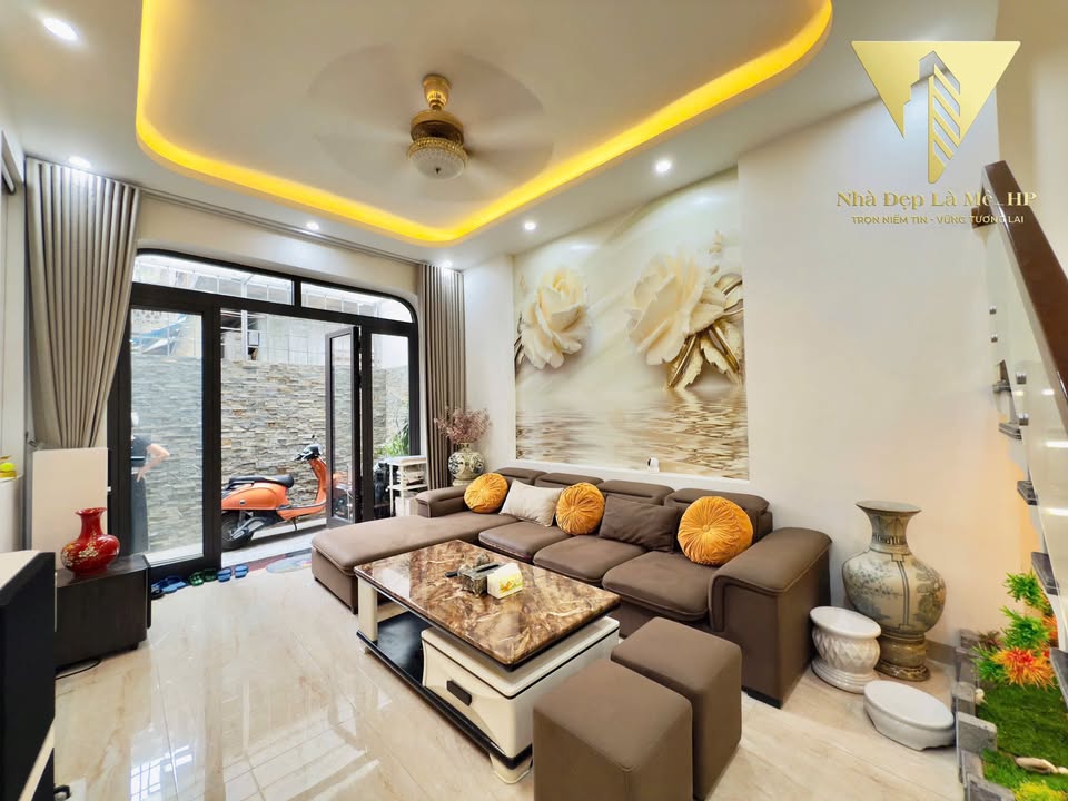 Nhà 4 tầng Lạch Tray 56m² giá 4.89 tỷ - Bán gấp, pháp lý đầy đủ!