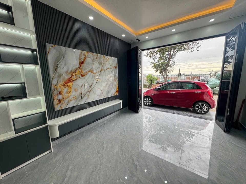 Nhà mặt đường Trần Hữu Tân, Kiến An 50m² giá 2 tỷ - Vị trí vàng gần chợ và trường học!