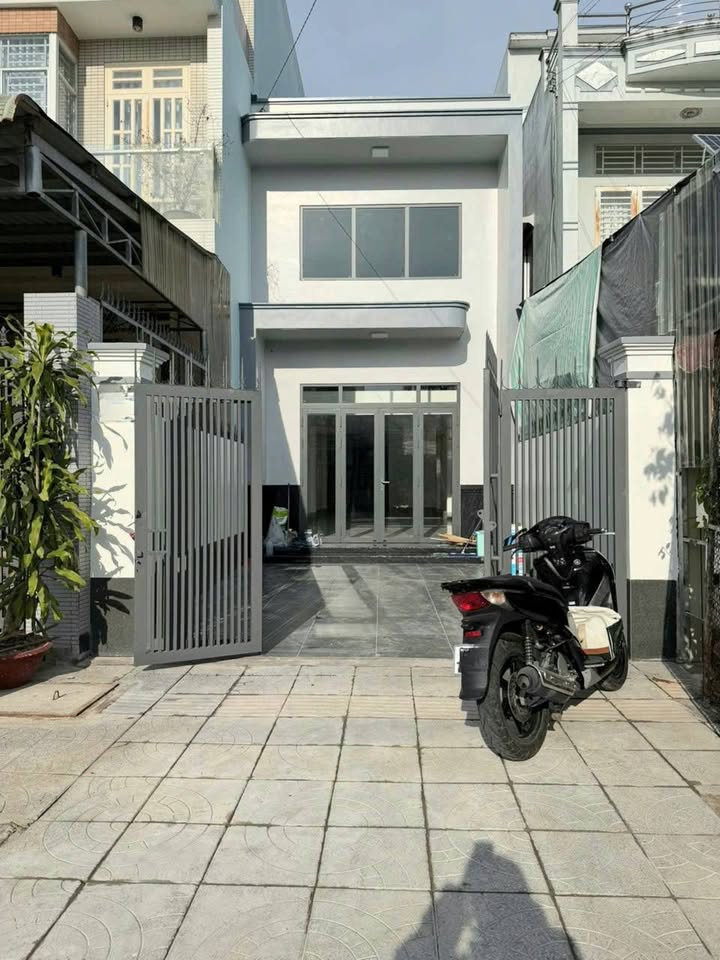 Nhà mặt tiền Hoàng Quốc Việt, quận Ninh Kiều, 117m² giá 13 triệu - Vị trí đắc địa cho kinh doanh!