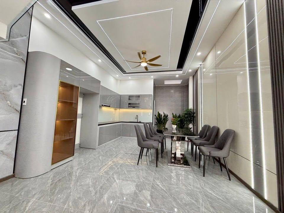 Nhà phố 4 tầng Bình Hòa, Thuận An 76m² giá 6.2 tỷ - Tặng nội thất đầy đủ!