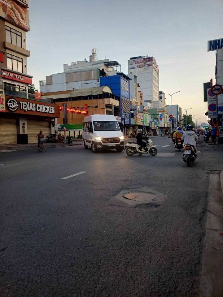 Nhà mặt tiền kinh doanh Bảy Hiền, Tân Bình 51m² giá 15 tỷ - Đầu tư sinh lời ngay!