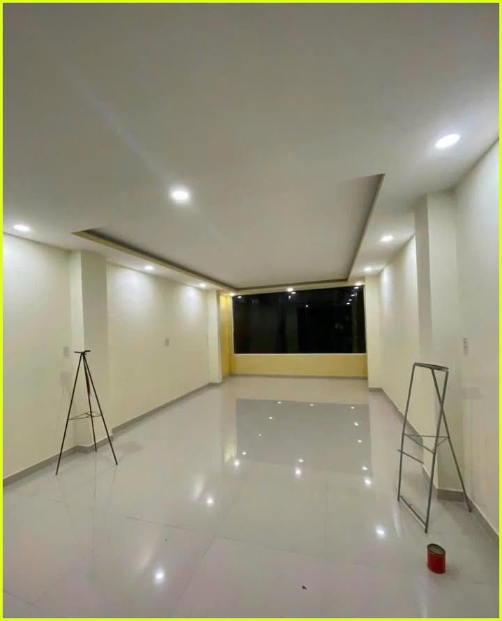 Tòa Nhà Cho Thuê Mặt Tiền Nguyễn Công Trứ, Quận 1 - 60m² Giá 65 triệu/tháng - Vị trí đắc địa!