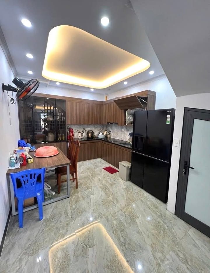 Nhà phố Tân Mai 40m² giá 8.2 tỷ - Tiện ích đầy đủ, gần ô tô