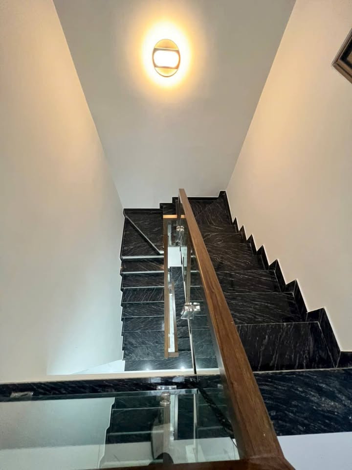 Nhà 3 tầng Hùng Vương, Hồng Bàng 42m² giá 2.5 tỷ - Gần chợ, trường học!