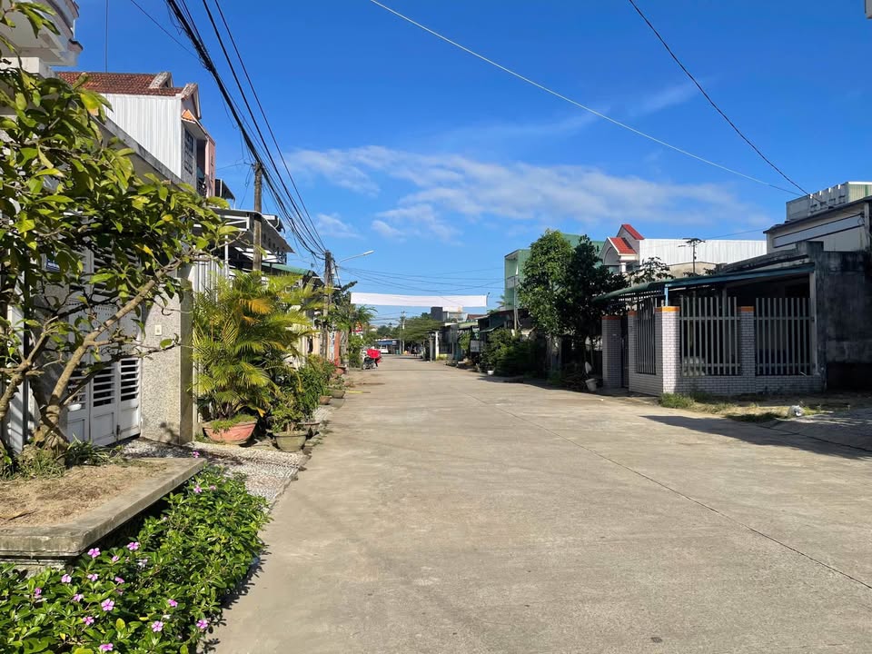 Bán nhà mặt tiền đường Nguyễn Huệ, Tư Nghĩa - 117m² giá 1.4 tỷ - Vị trí đắc địa!