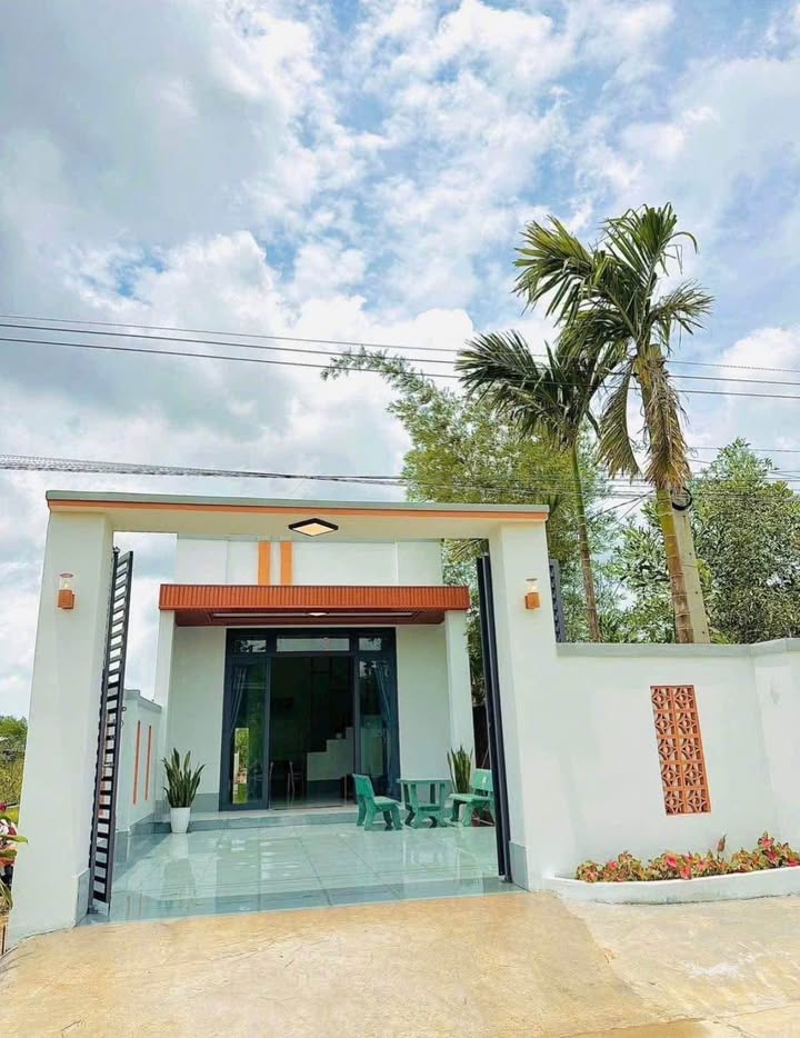 Nhà phố Tân Phú, Đồng Nai 240m² giá 1.02 tỷ - Sổ hồng riêng, đầy đủ nội thất!