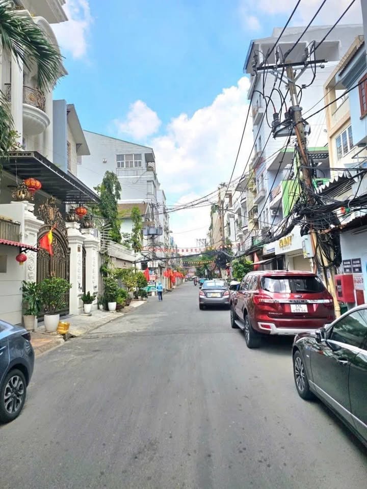 Nhà riêng quận Phú Nhuận 50m² giá 7.6 tỷ - Xe hơi vào tận nhà!