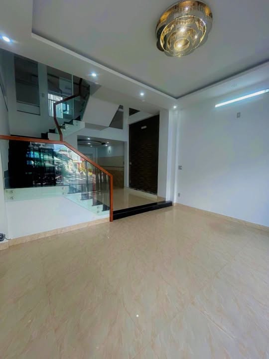 Nhà 3 tầng mặt tiền 5m5 tại Thanh Khê, Đà Nẵng - Sẵn sàng vào ở ngay!