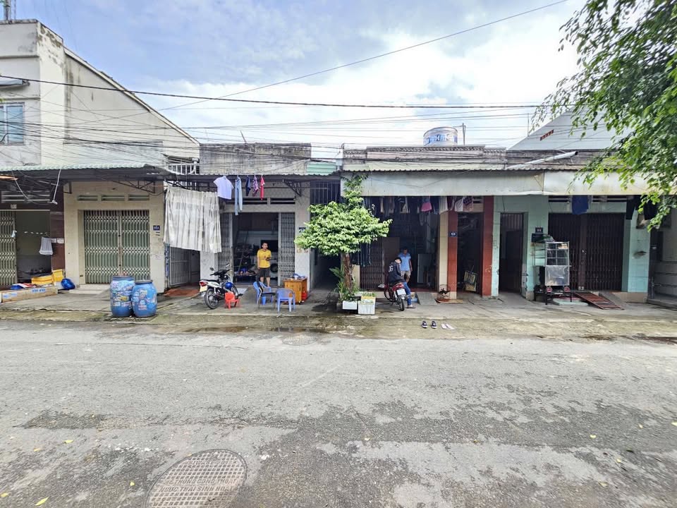 Nhà mặt tiền kinh doanh KDC Sóng Thần Dĩ An 450m² giá 18.3 tỷ - Đầu tư sinh lời ngay!