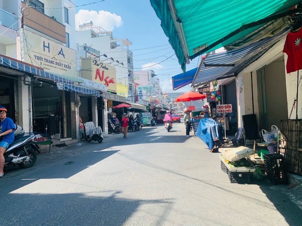 Nhà Phường 10 Phú Nhuận 34m² giá 7.7 tỷ - Tiện ích ngập tràn, xe hơi đỗ cửa!