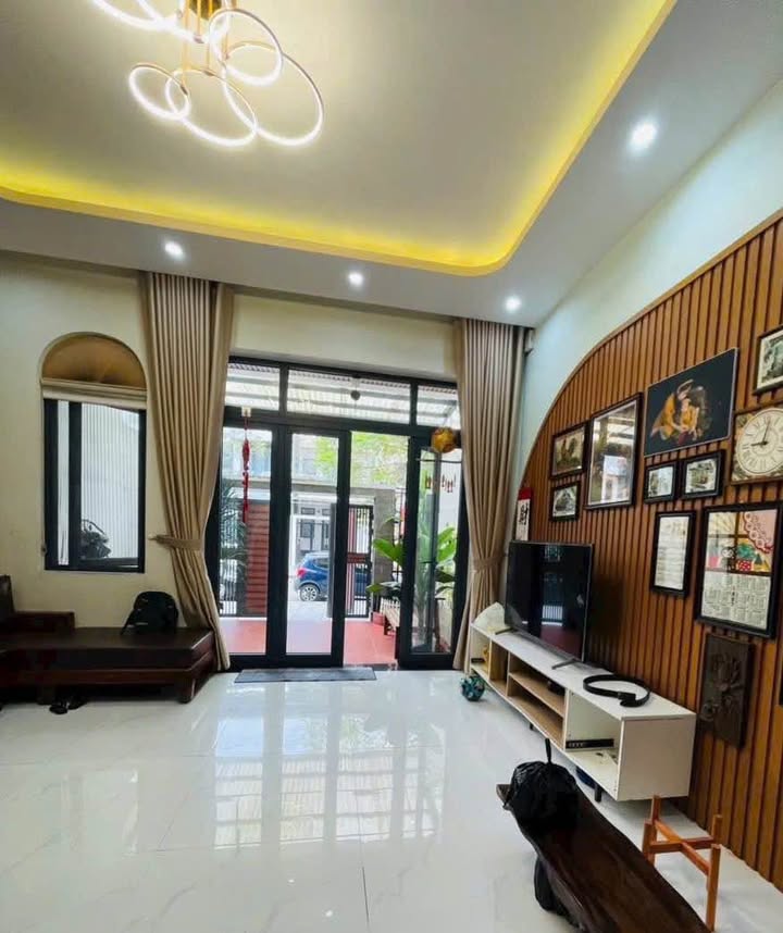 Nhà 3 Tầng Mặt Tiền Lê Gia Đỉnh, 91m² giá 5.2 tỷ - Tìm Chủ Mới Hữu Duyên!