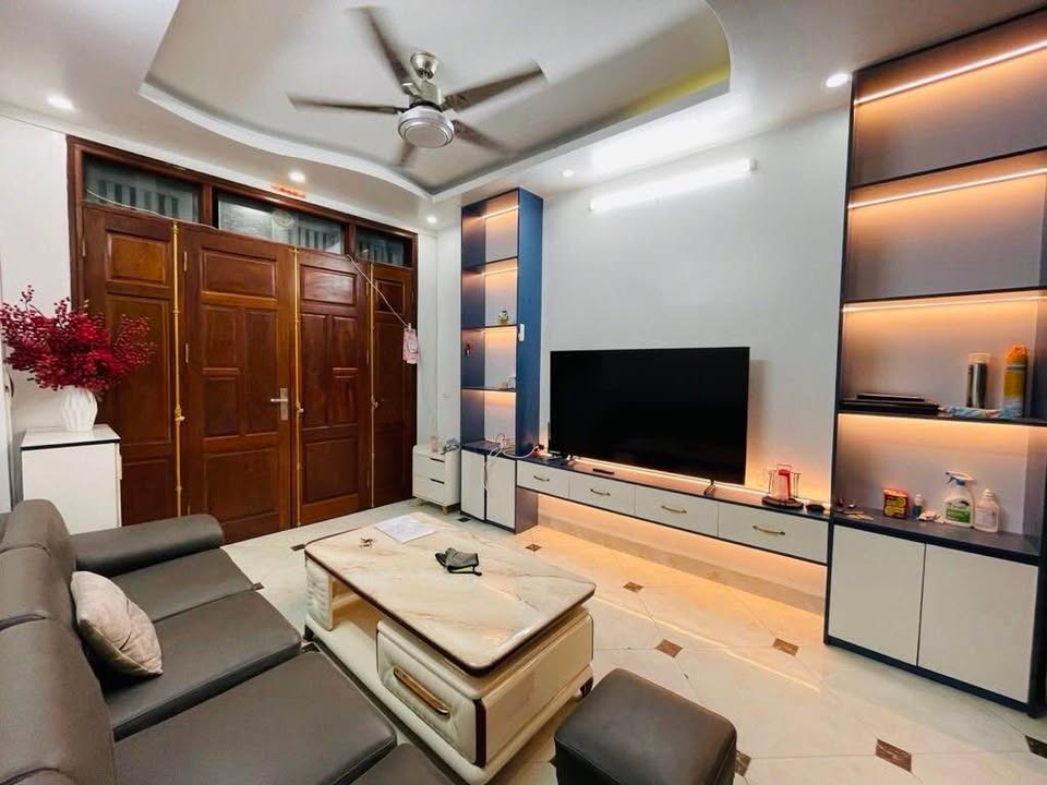 Nhà phố Định Công 34m² giá 7.6 tỷ - Sẵn sàng vào ở ngay!