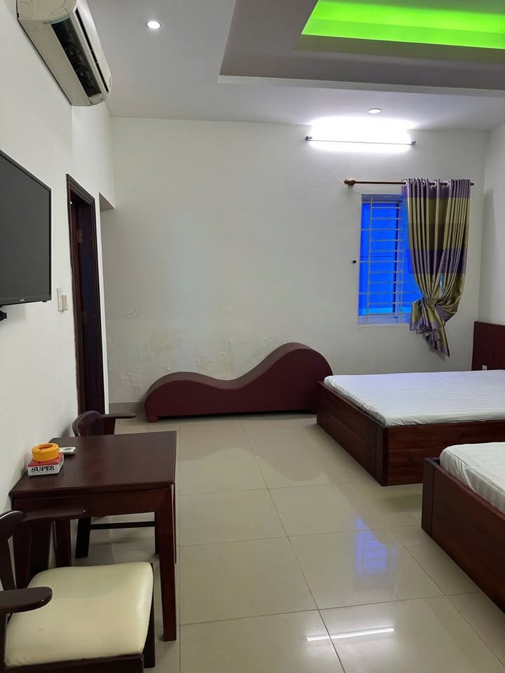 Khách sạn 4 tầng mặt tiền Hoàng Hữu Nam, Quận 9 - 337m² giá 30 tỷ - Đầu tư sinh lời ngay!