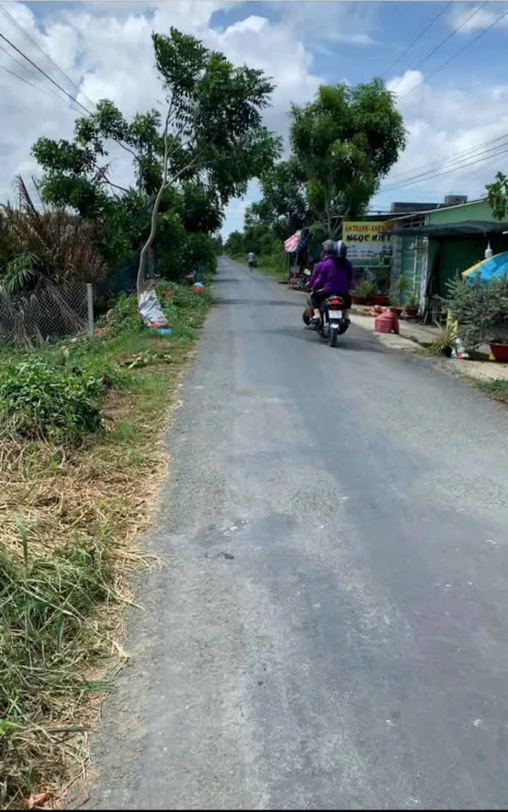 Đất vườn 546m² mặt tiền đường Bà Kiểu, Cần Giuộc - Giá chỉ 3,2 tỷ VND thương lượng!