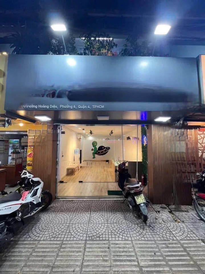 Cho thuê mặt bằng nguyên căn trệt chung cư Hoàng Diệu 60m² - Vị trí đắc địa Quận 4!