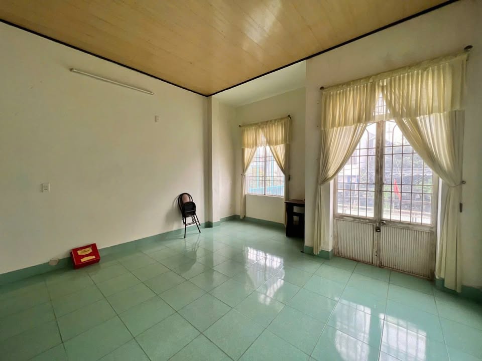 Nhà 2 tầng cho thuê mặt tiền đường Đặng Vũ Hỷ, quận Sơn Trà, diện tích 260m² - Giá chỉ 25 triệu/tháng!